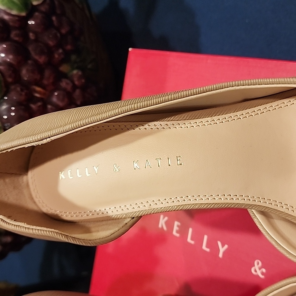 Kelly & Katie Taupe Heels Size 9 - Picture 5 of 6